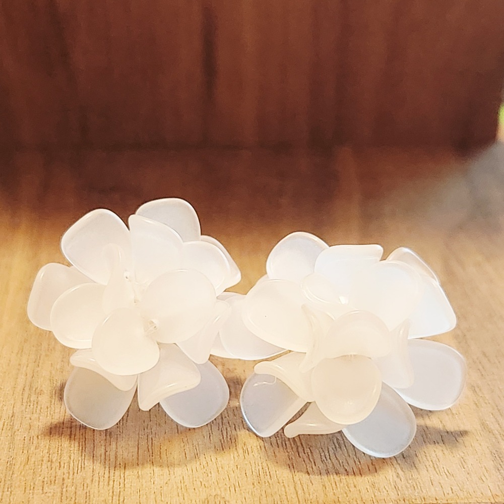 Frosted White Acrylic Flower Stud Earrings 3D Floral Cluster Gold Tone Post